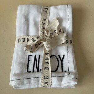 Set of 4 Rae Dunn Fabric Napkins 🍽
